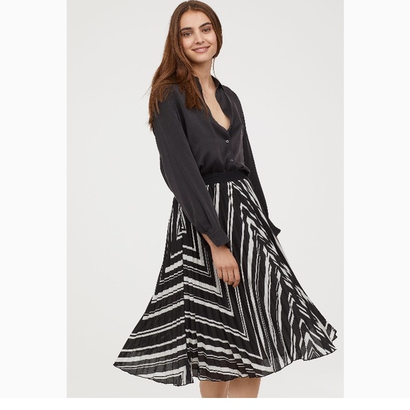 h&m black and white pleated skirt